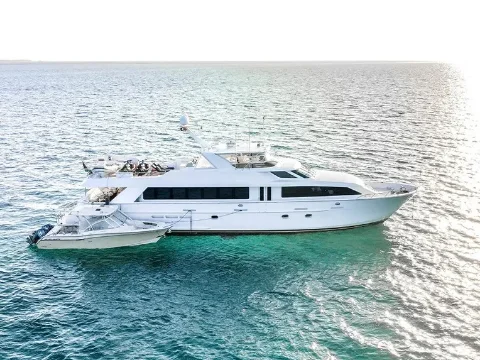 yacht-charter-caribbean-magnum-ride-stbarths