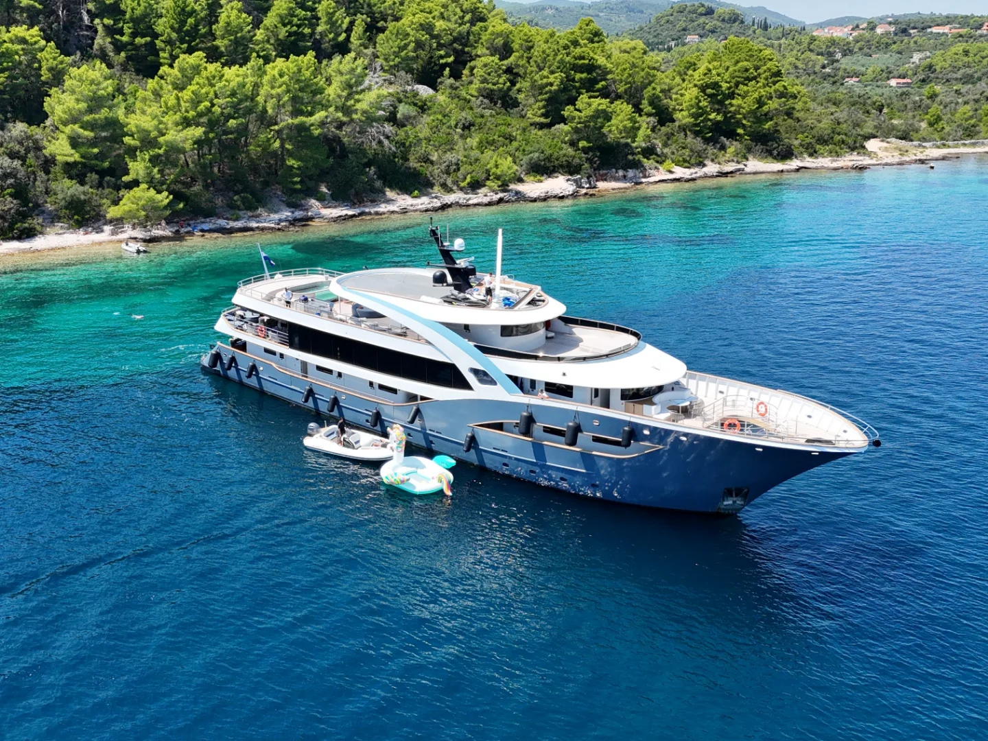 BELLA | Custom 47M - Photo 6