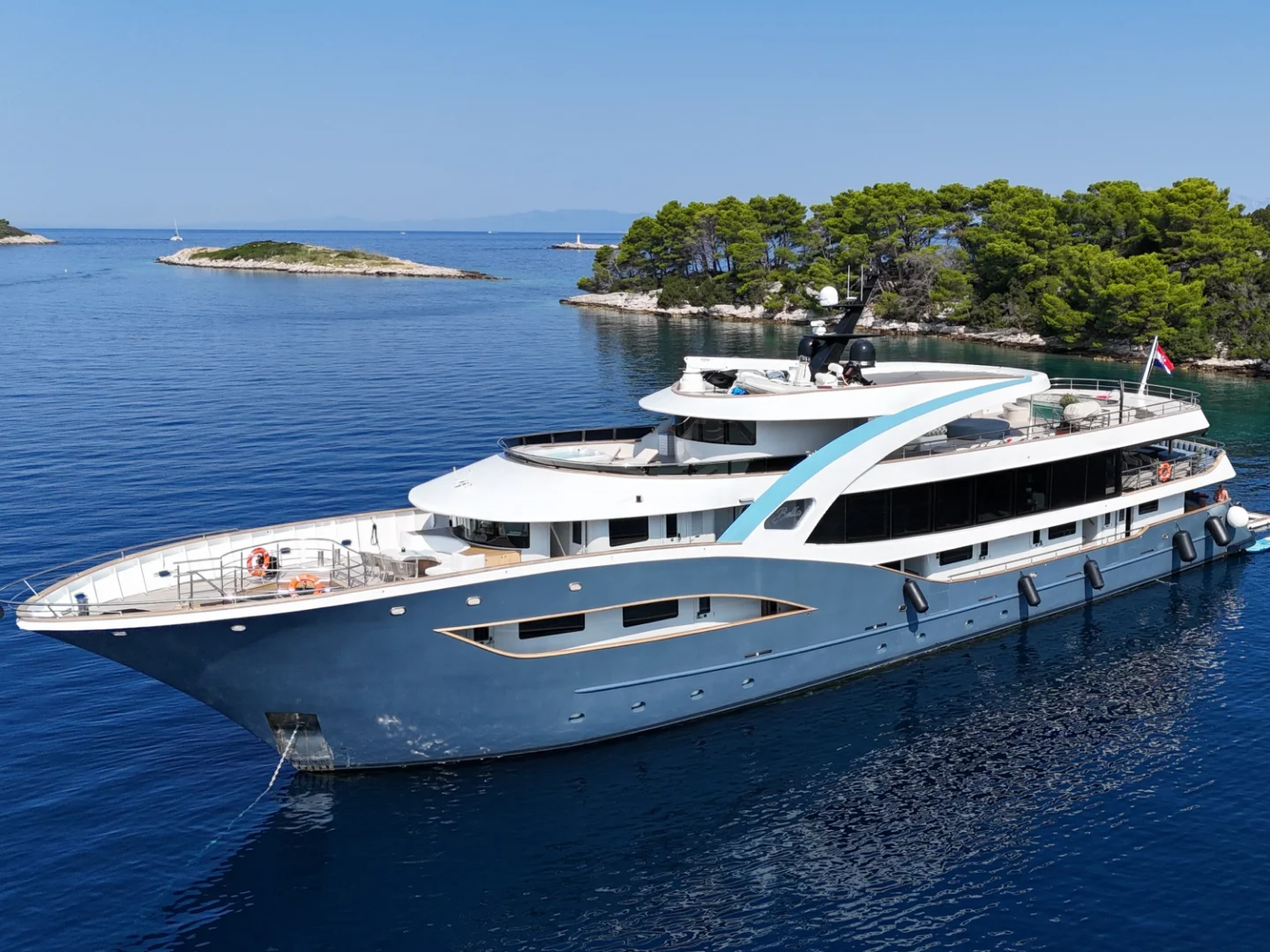 BELLA | Custom 47M
