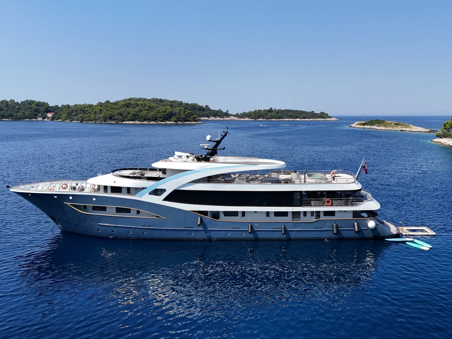 BELLA | Custom 47M - Photo 2