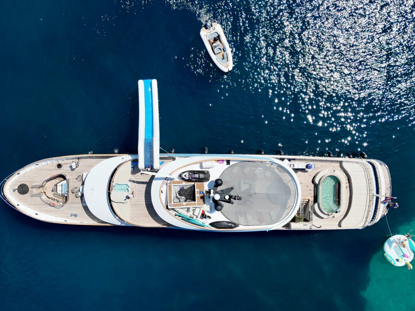 BELLA | Custom 47M - Photo 12