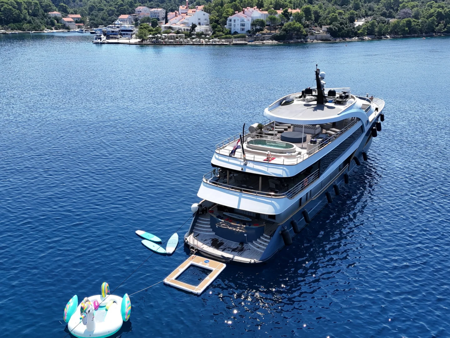 BELLA | Custom 47M - Photo 14