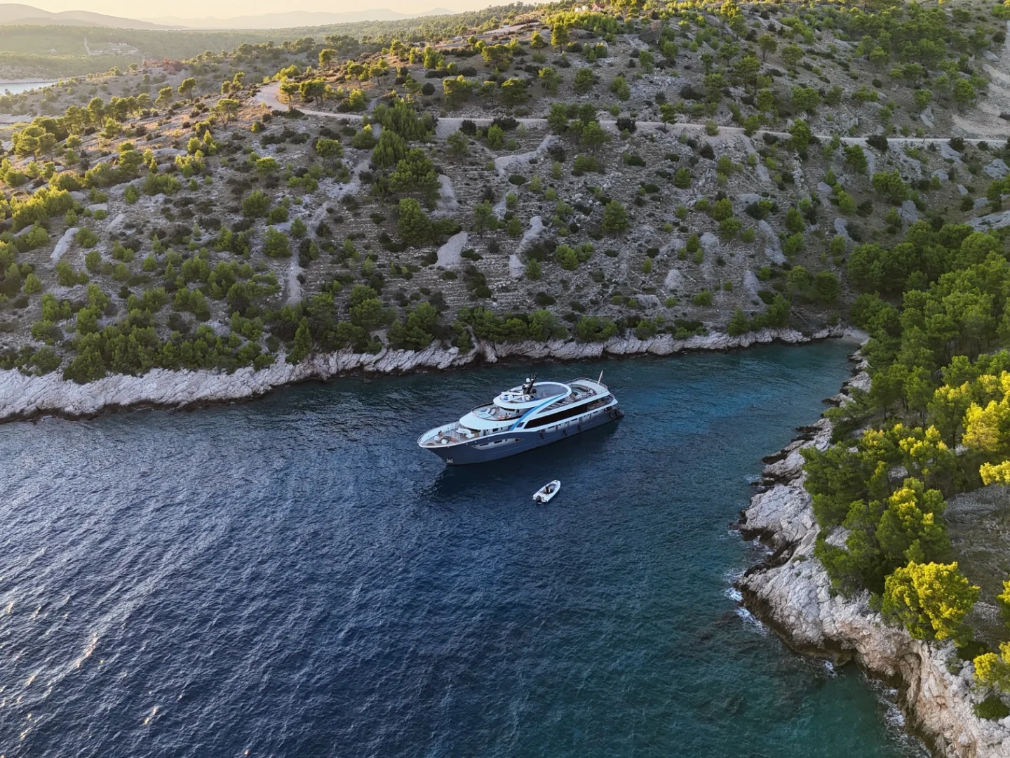 BELLA | Custom 47M - Photo 5