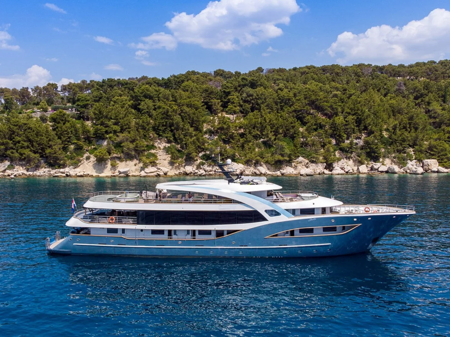 BELLA | Custom 47M - Photo 3