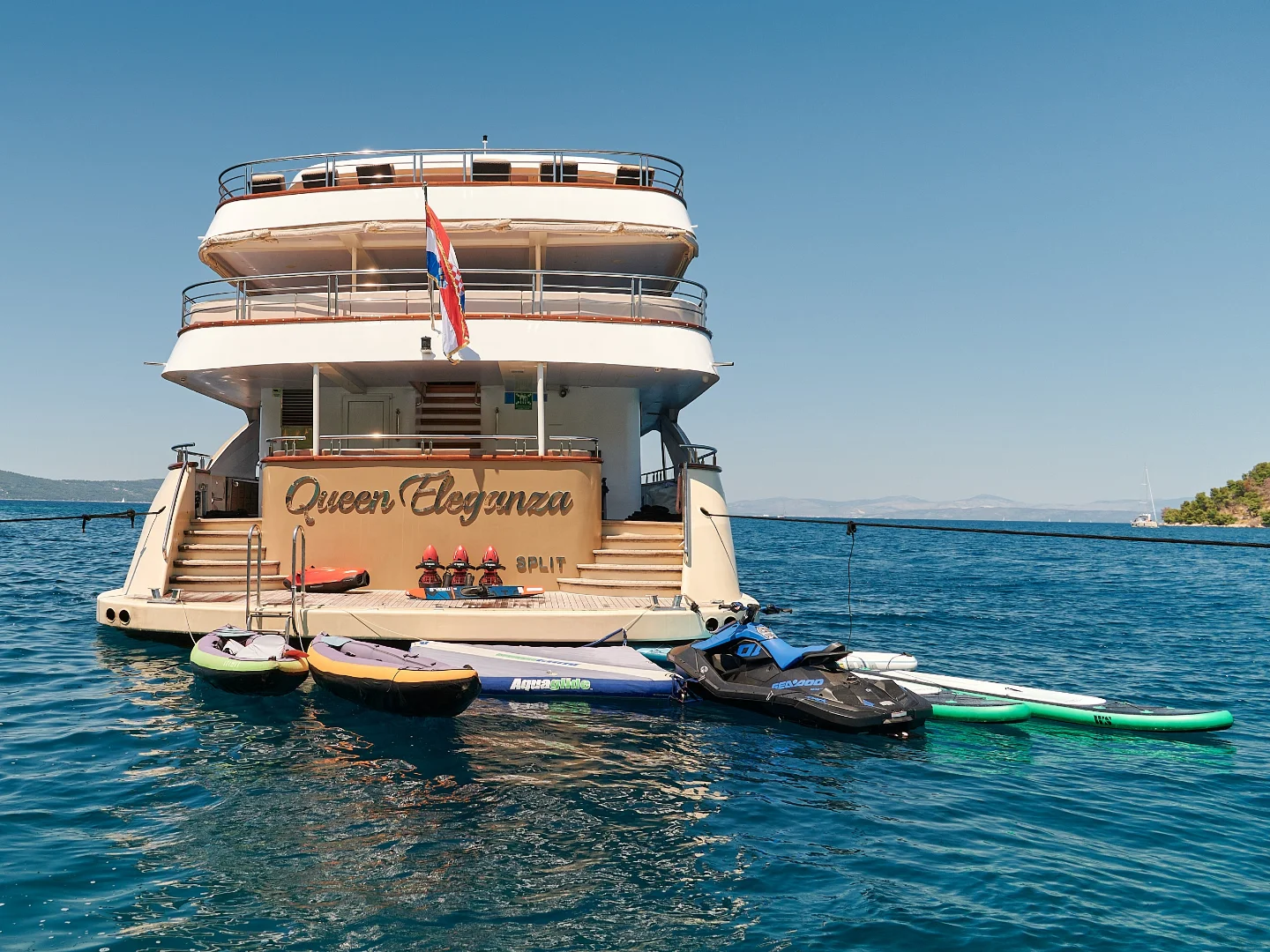 QUEEN ELEGANZA | Custom 49M - Photo 11