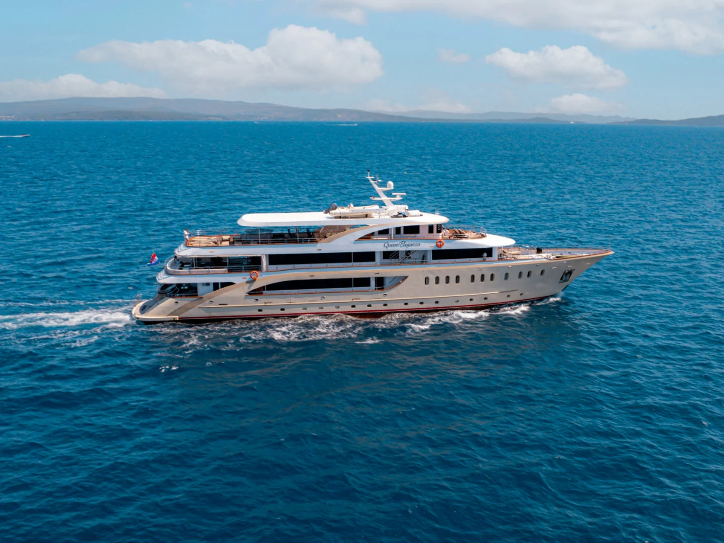 QUEEN ELEGANZA | Custom 49M - Photo 4