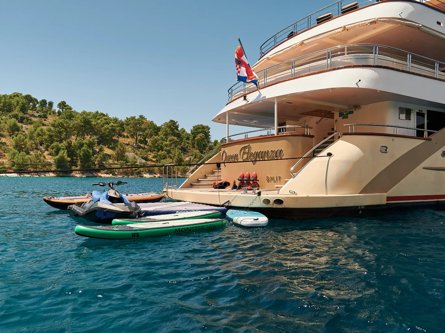 QUEEN ELEGANZA | Custom 49M - Photo 13