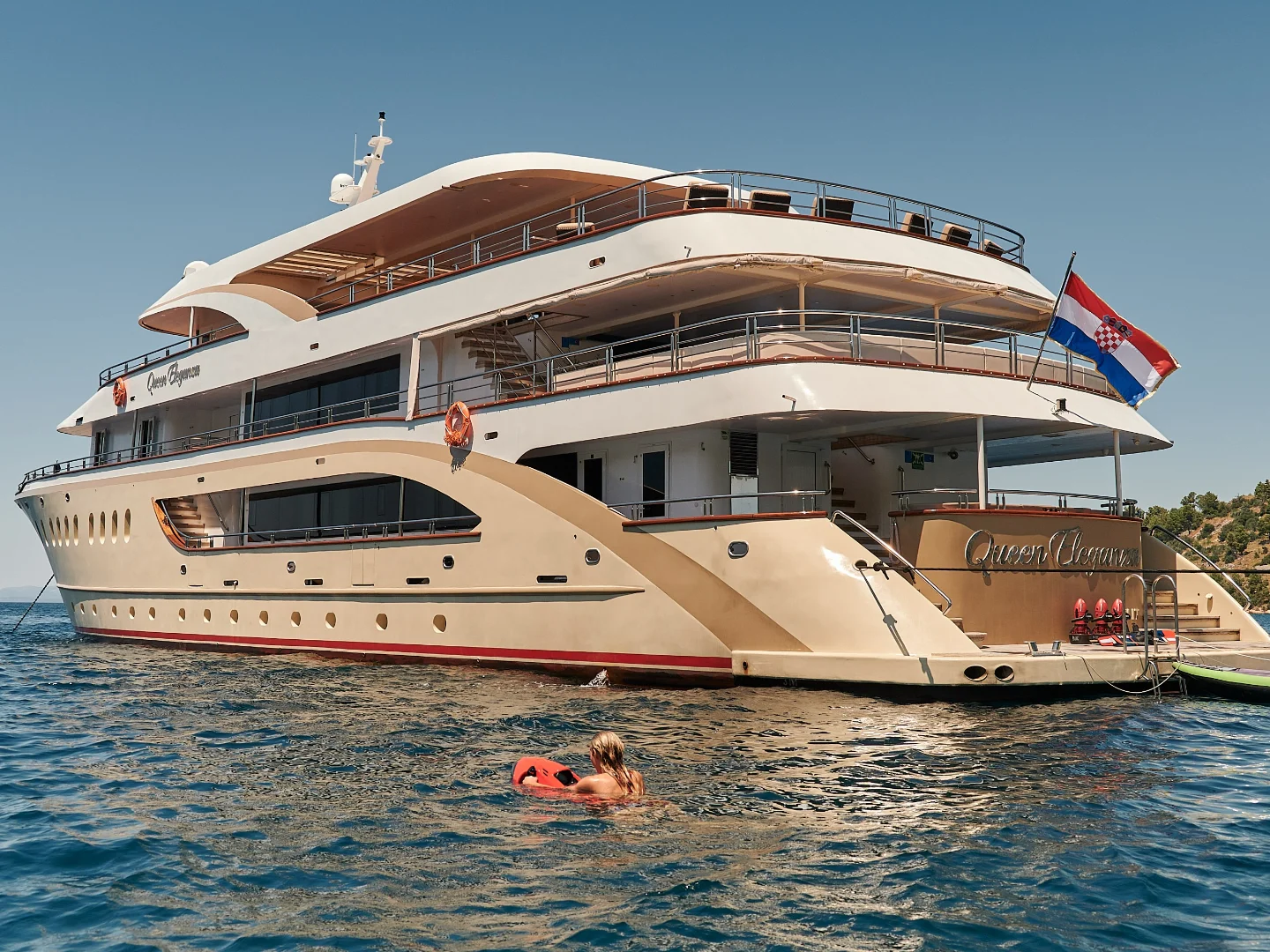 QUEEN ELEGANZA | Custom 49M - Photo 37