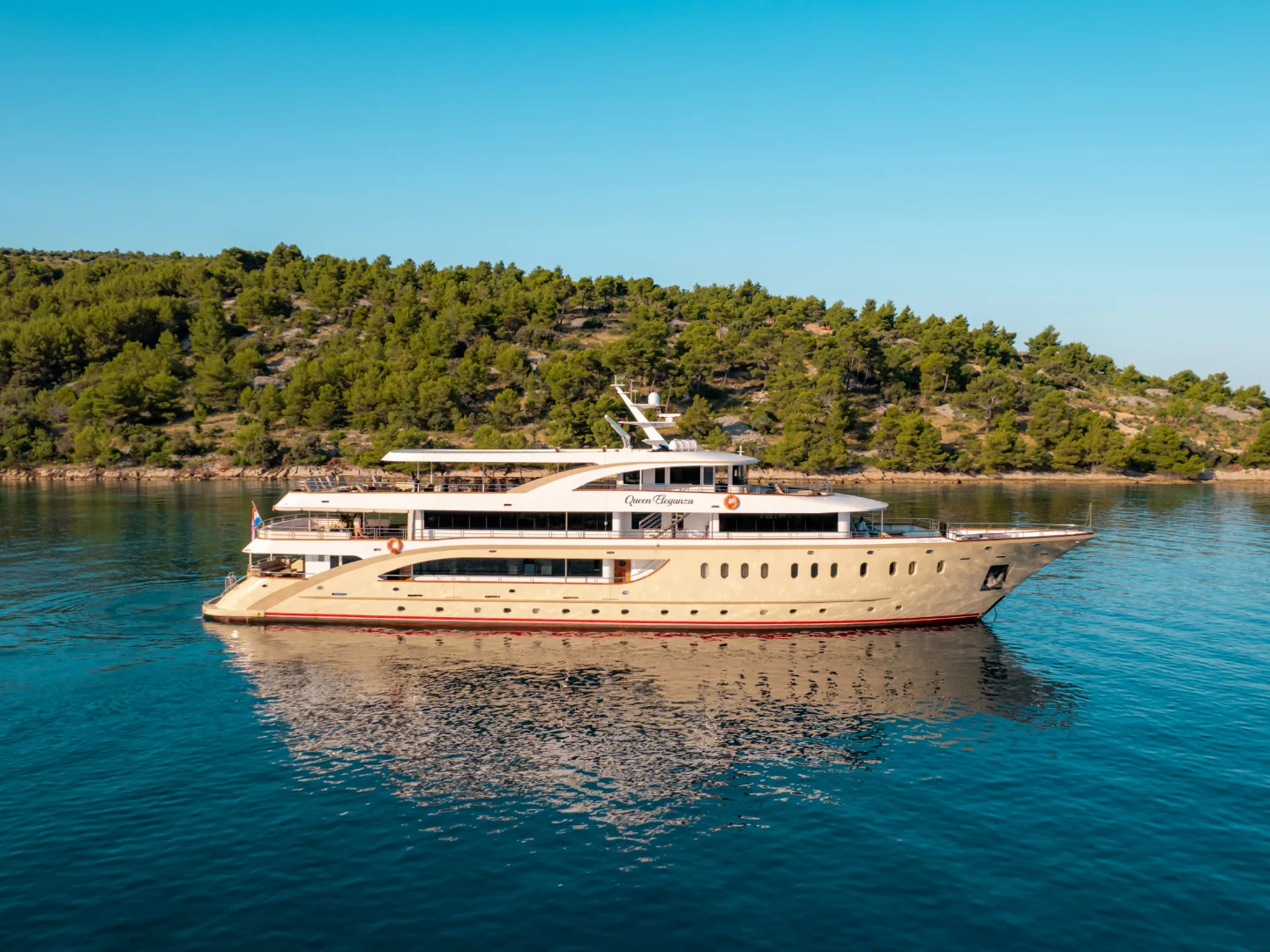 QUEEN ELEGANZA | Custom 49M - Photo 8