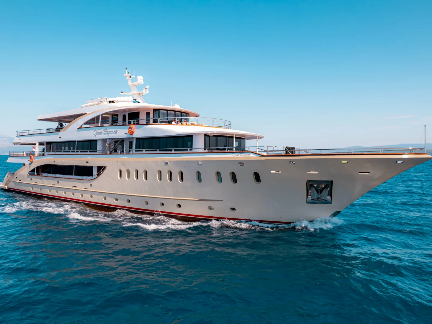 QUEEN ELEGANZA | Custom 49M - Photo 5