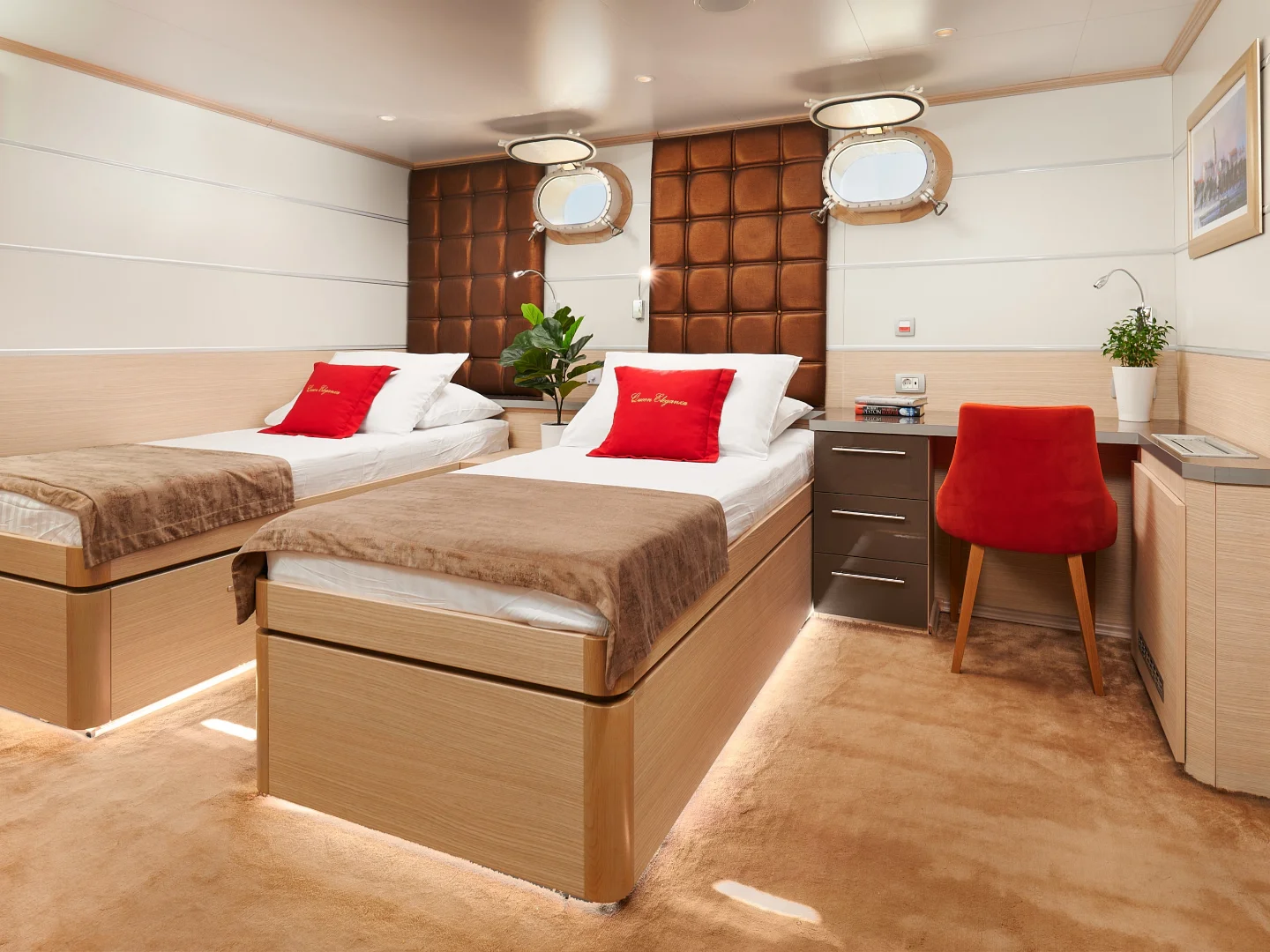 QUEEN ELEGANZA | Custom 49M - Photo 46