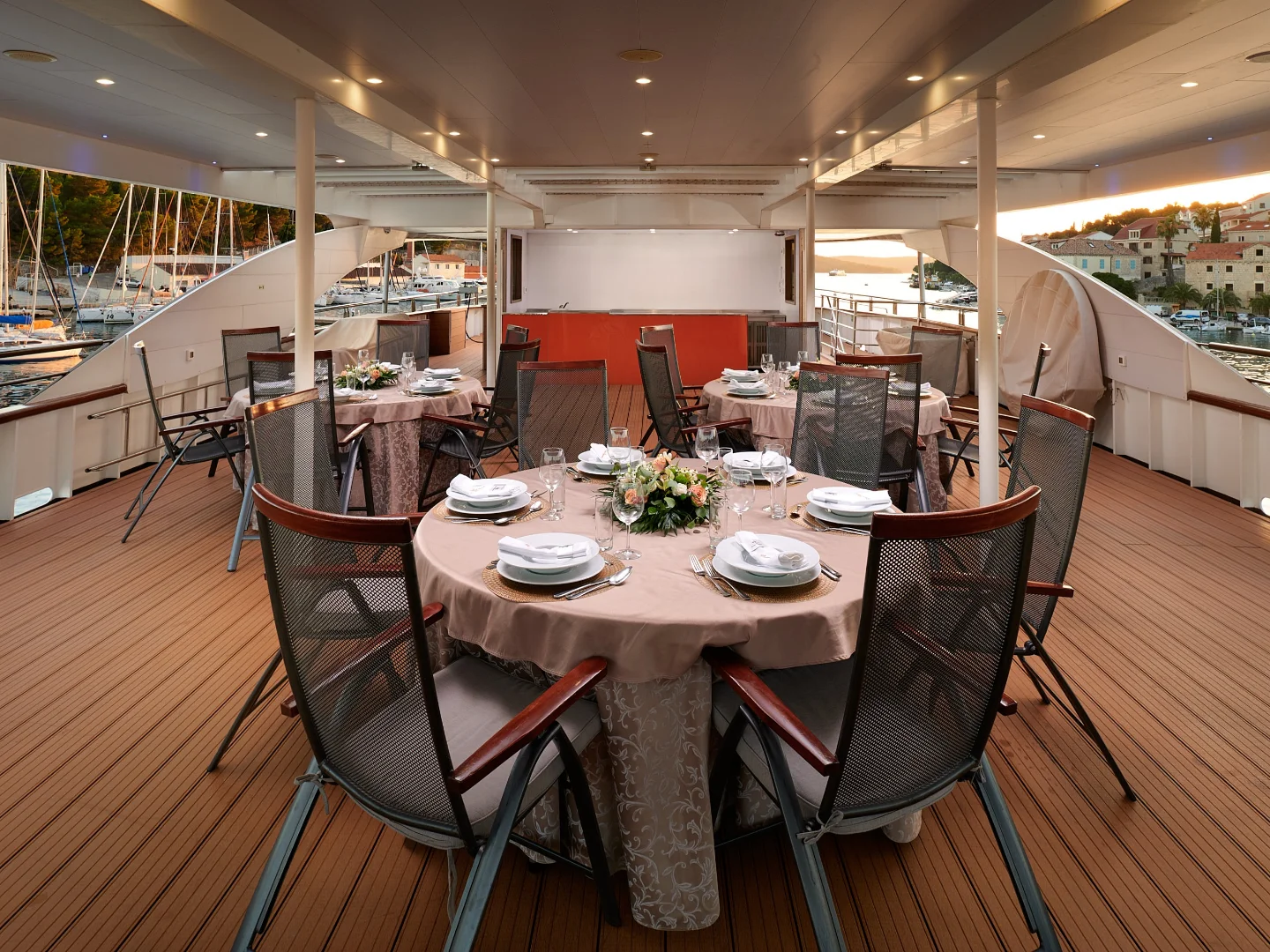 QUEEN ELEGANZA | Custom 49M - Photo 23
