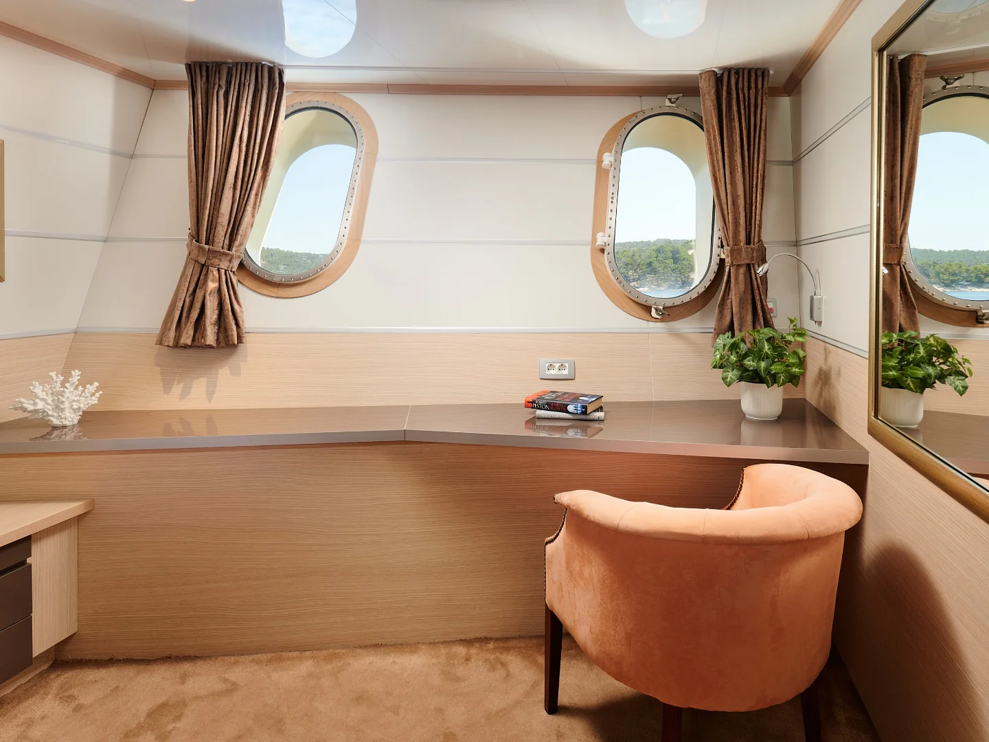 QUEEN ELEGANZA | Custom 49M - Photo 53