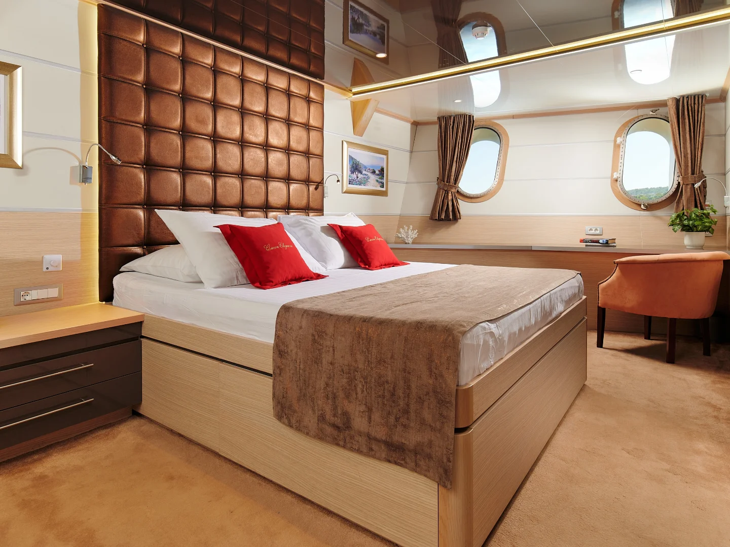 QUEEN ELEGANZA | Custom 49M - Photo 54