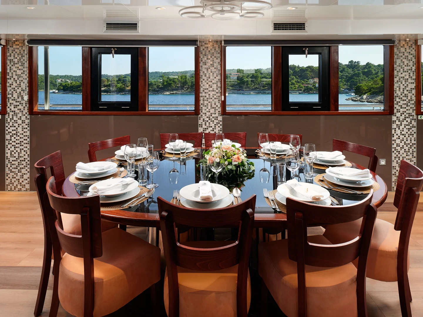 QUEEN ELEGANZA | Custom 49M - Photo 63