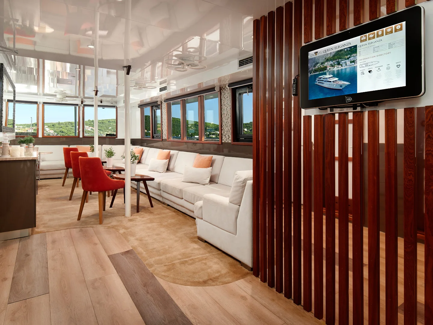 QUEEN ELEGANZA | Custom 49M - Photo 62