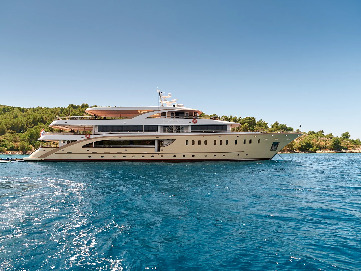 QUEEN ELEGANZA | Custom 49M - Photo 9