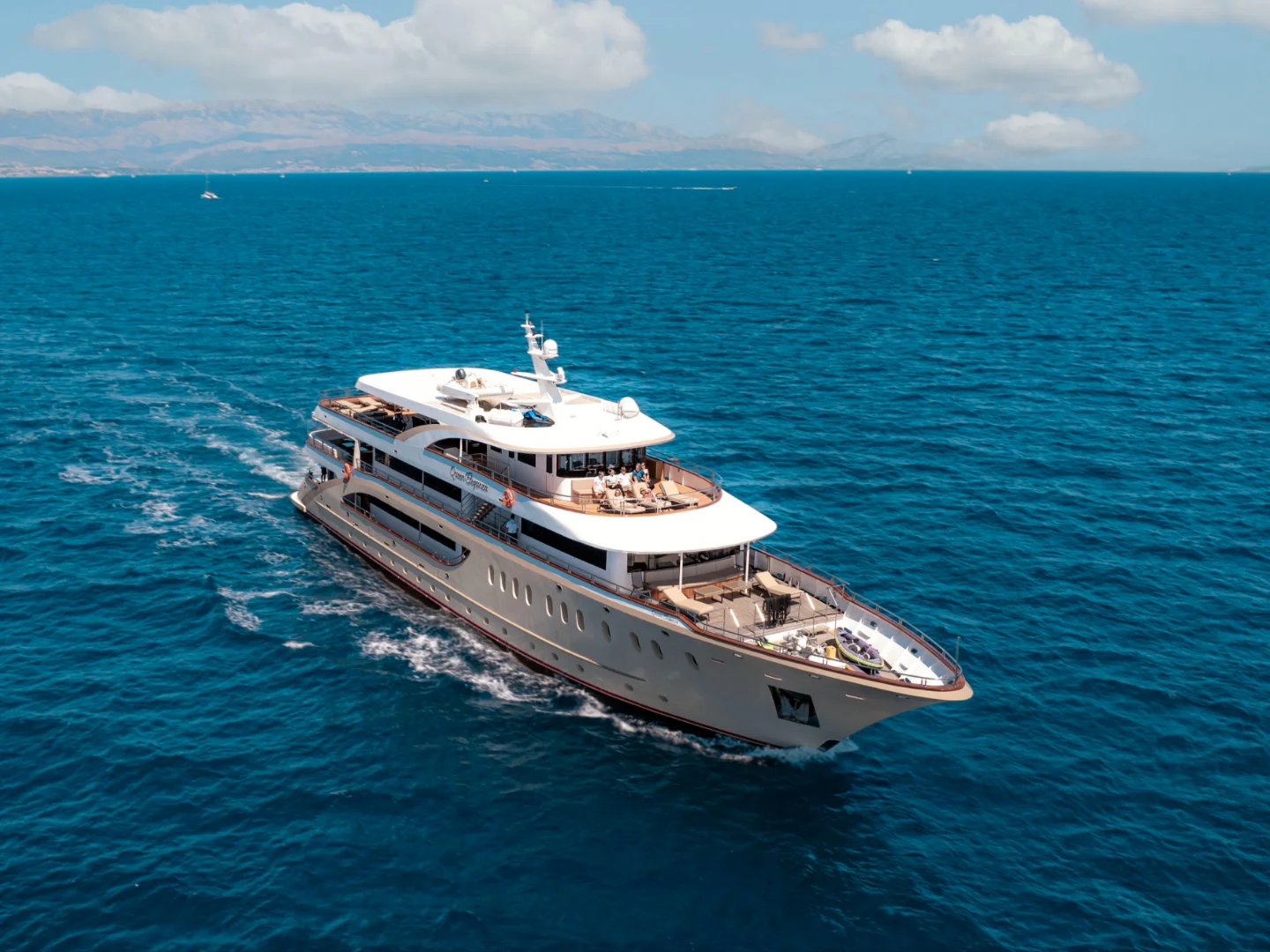 QUEEN ELEGANZA | Custom 49M - Photo 3