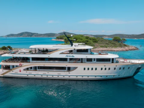yacht-charter-croatia-riva