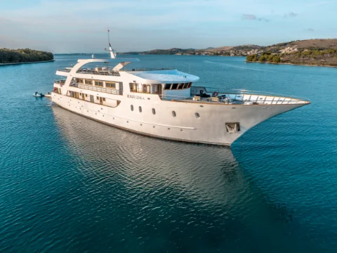 yacht-charter-croatia-karizma
