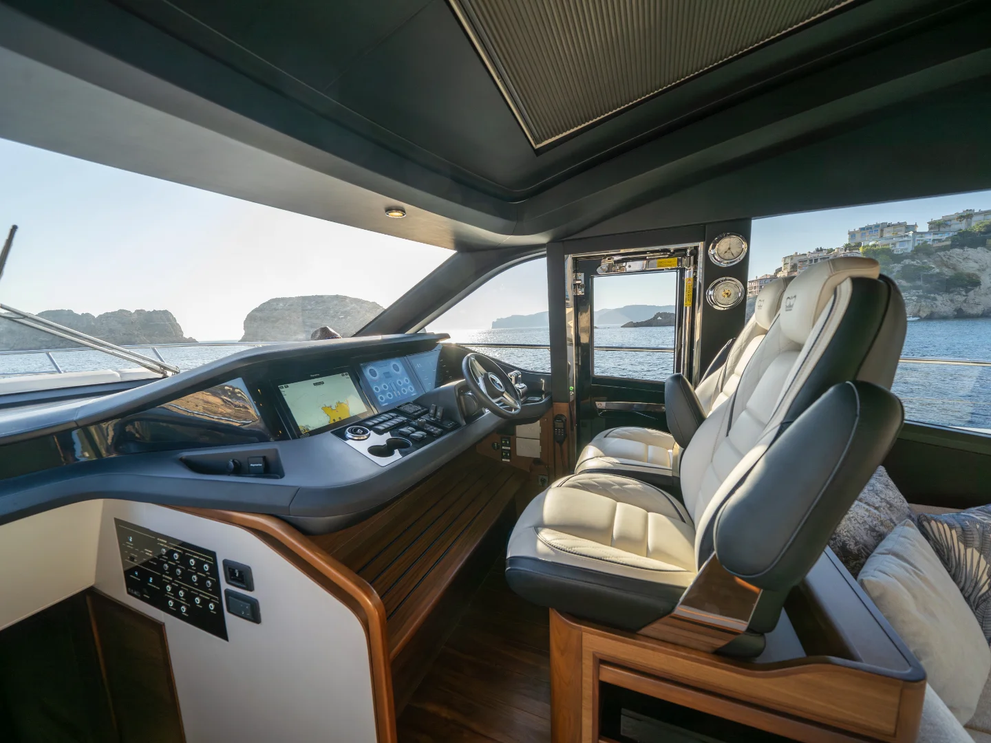 NEGOTIATOR II | Princess S72 - Photo 39