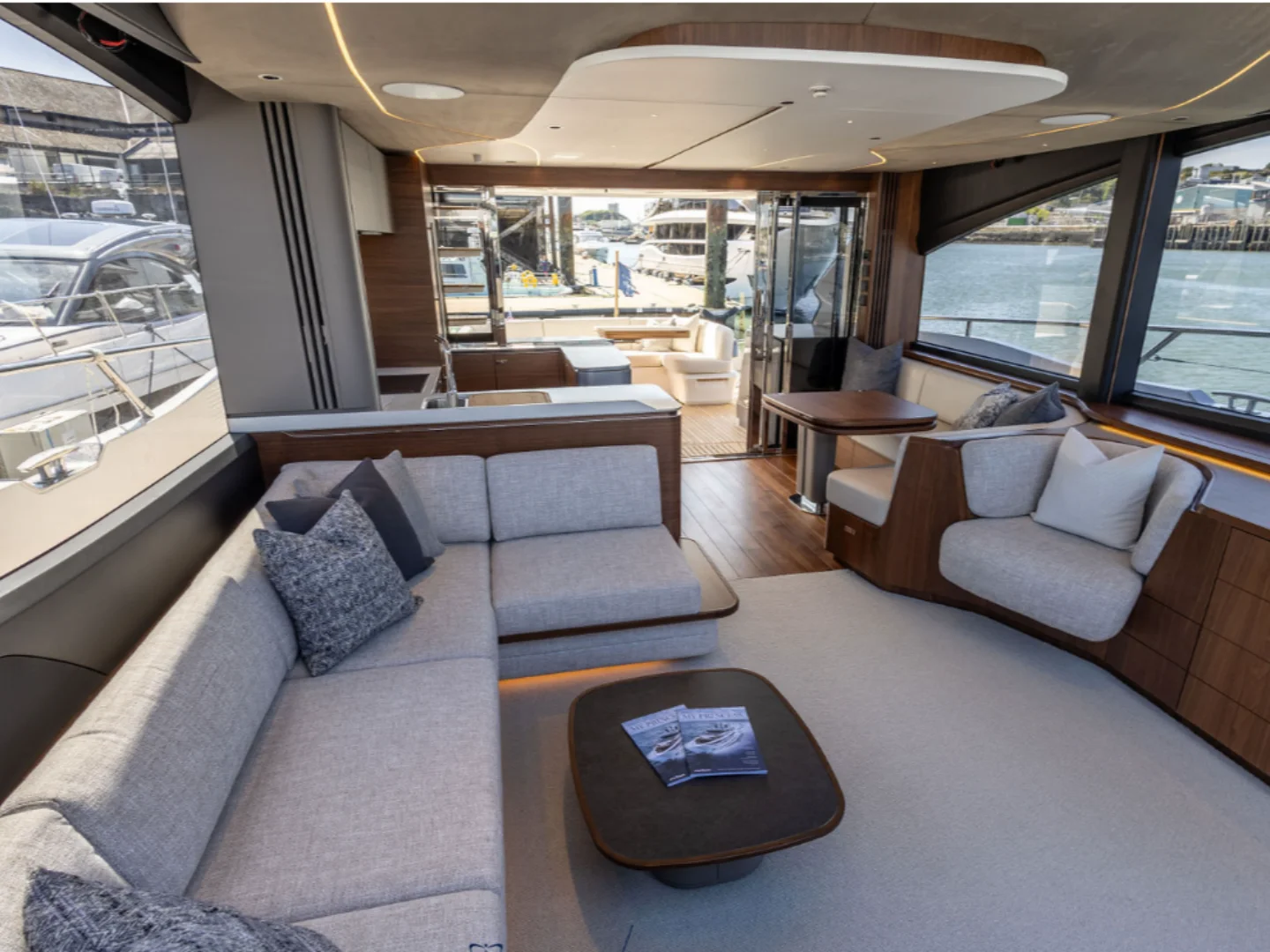 NEGOTIATOR II | Princess S72 - Photo 59