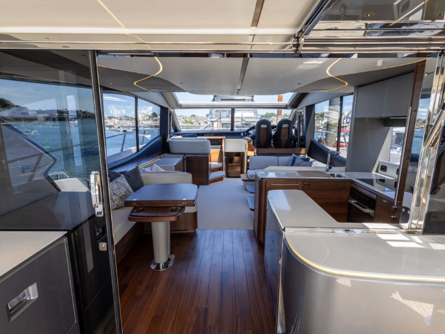 NEGOTIATOR II | Princess S72 - Photo 55