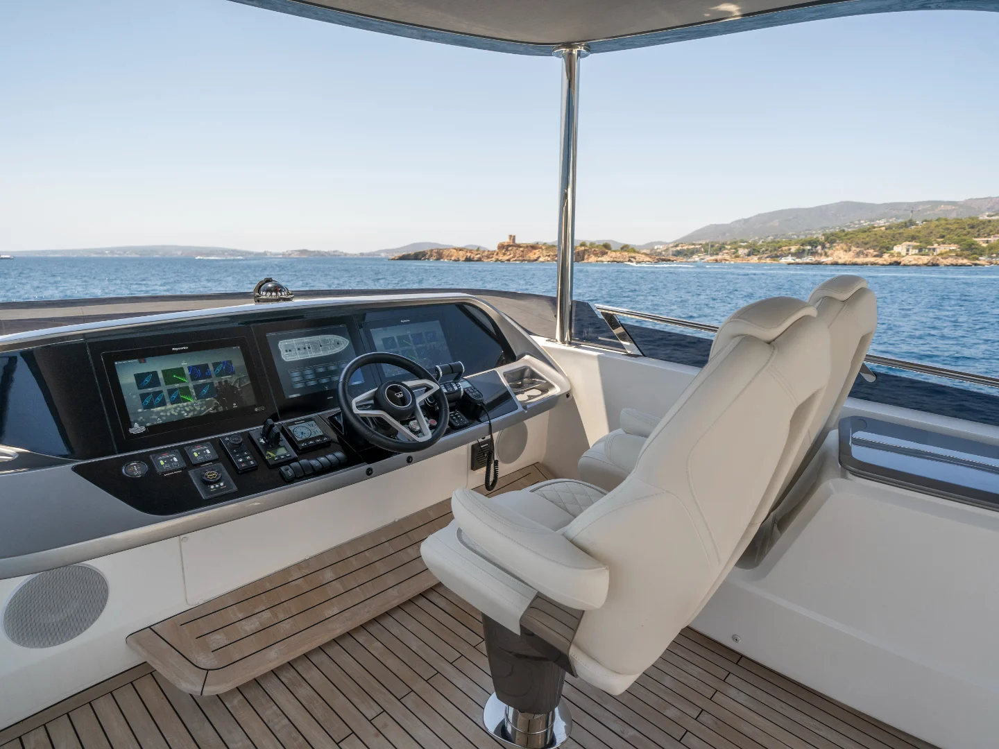 NEGOTIATOR II | Princess S72 - Photo 15