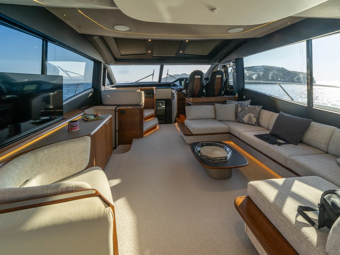 NEGOTIATOR II | Princess S72 - Photo 38