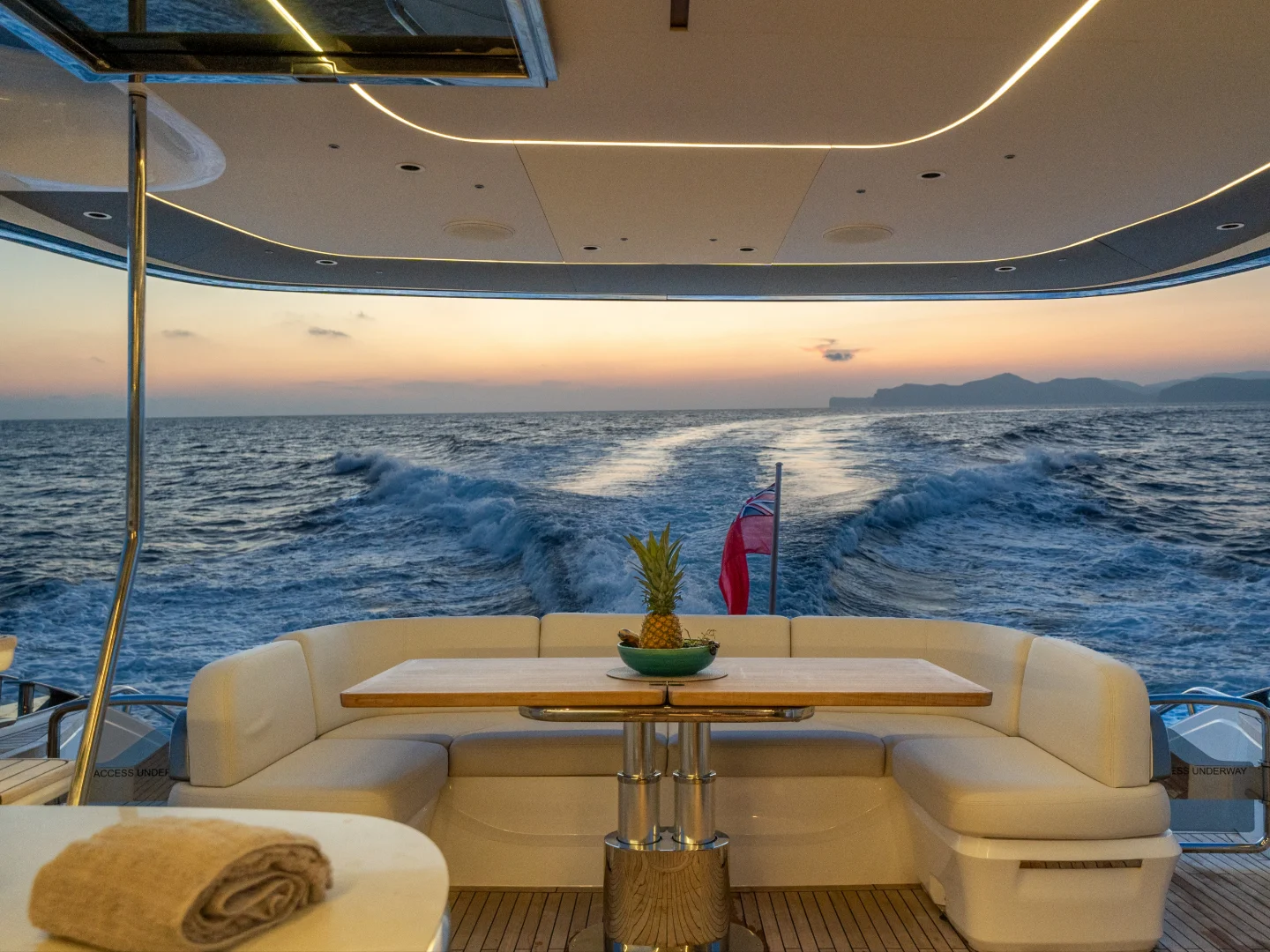 NEGOTIATOR II | Princess S72 - Photo 46