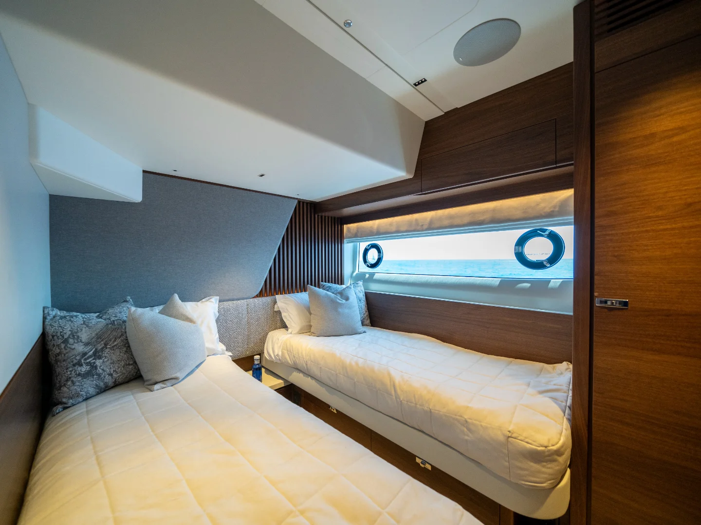 NEGOTIATOR II | Princess S72 - Photo 20
