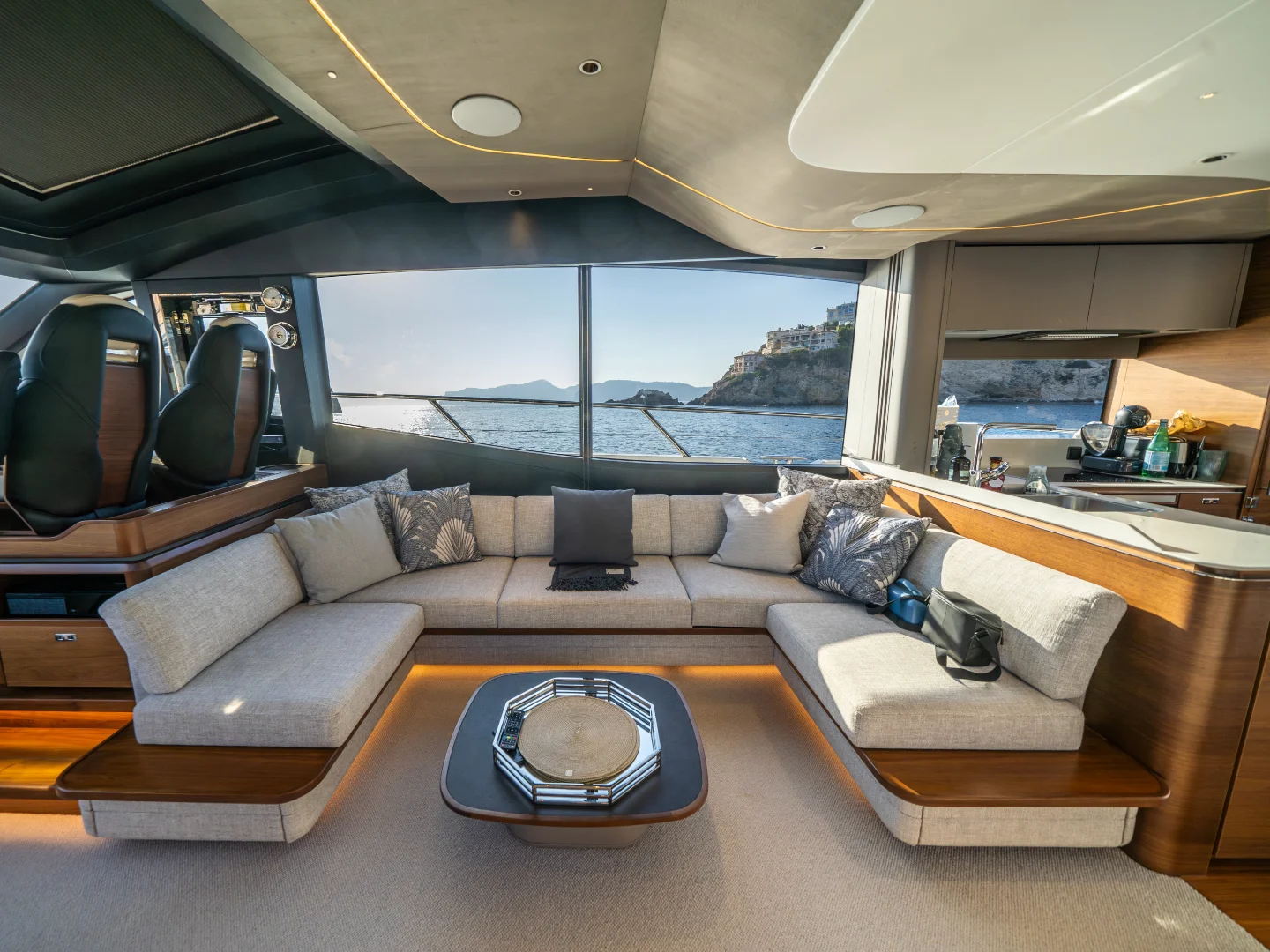 NEGOTIATOR II | Princess S72 - Photo 40