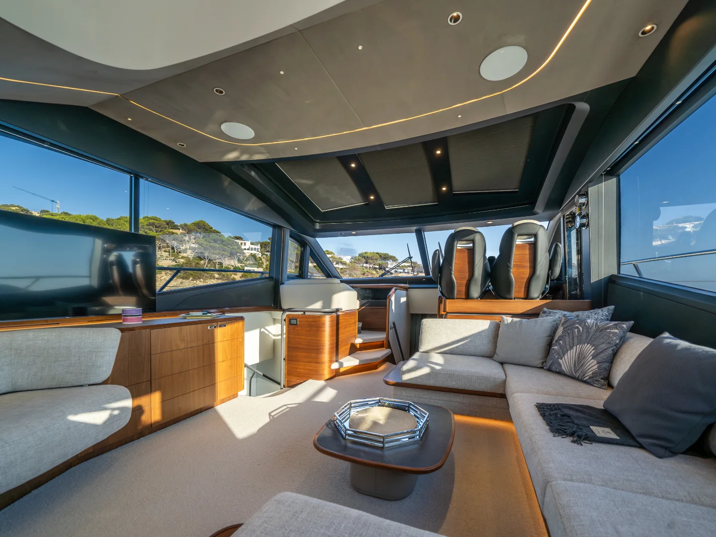 NEGOTIATOR II | Princess S72 - Photo 42