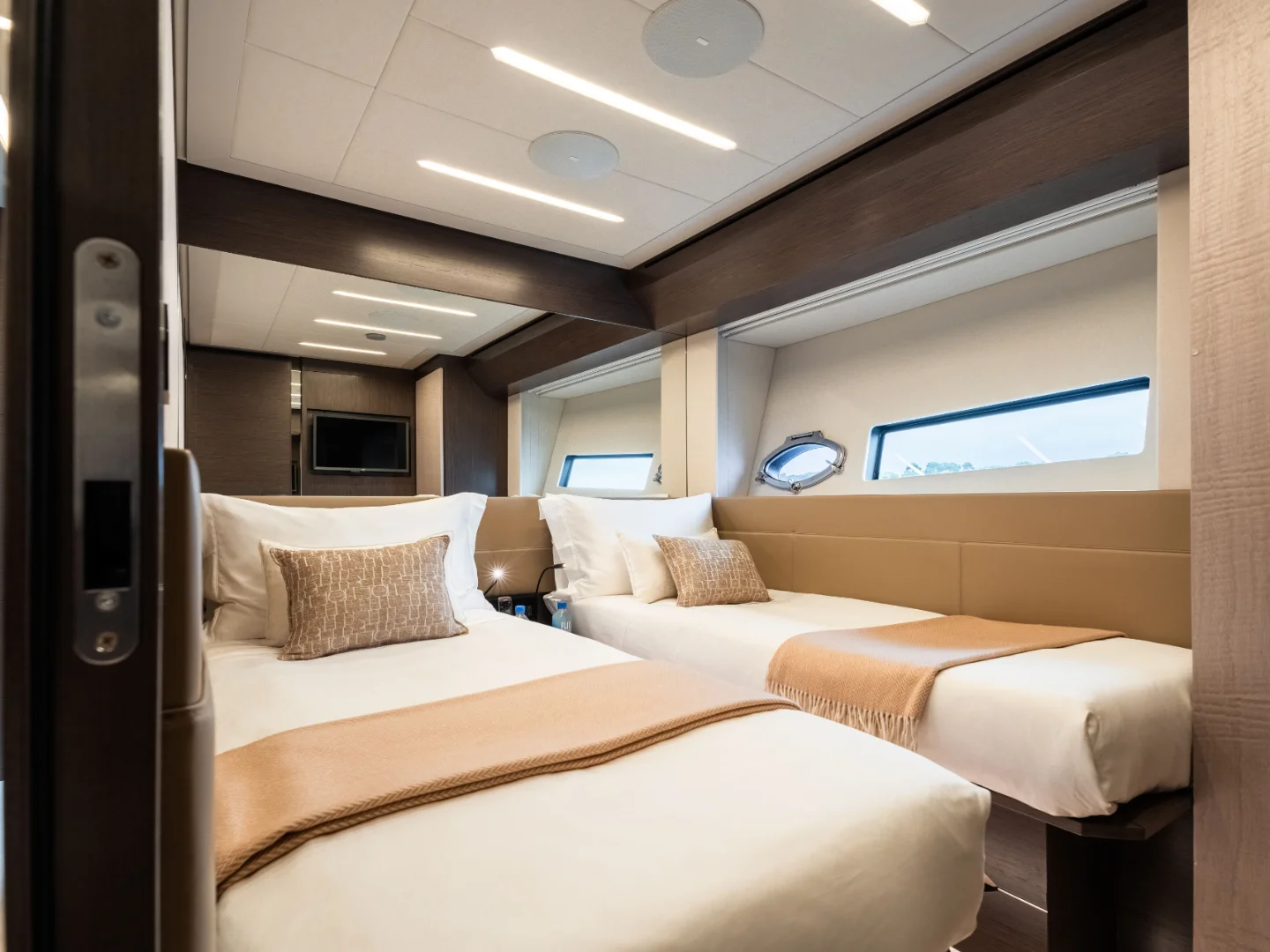 CHERRY | Pershing 8X - Photo 34