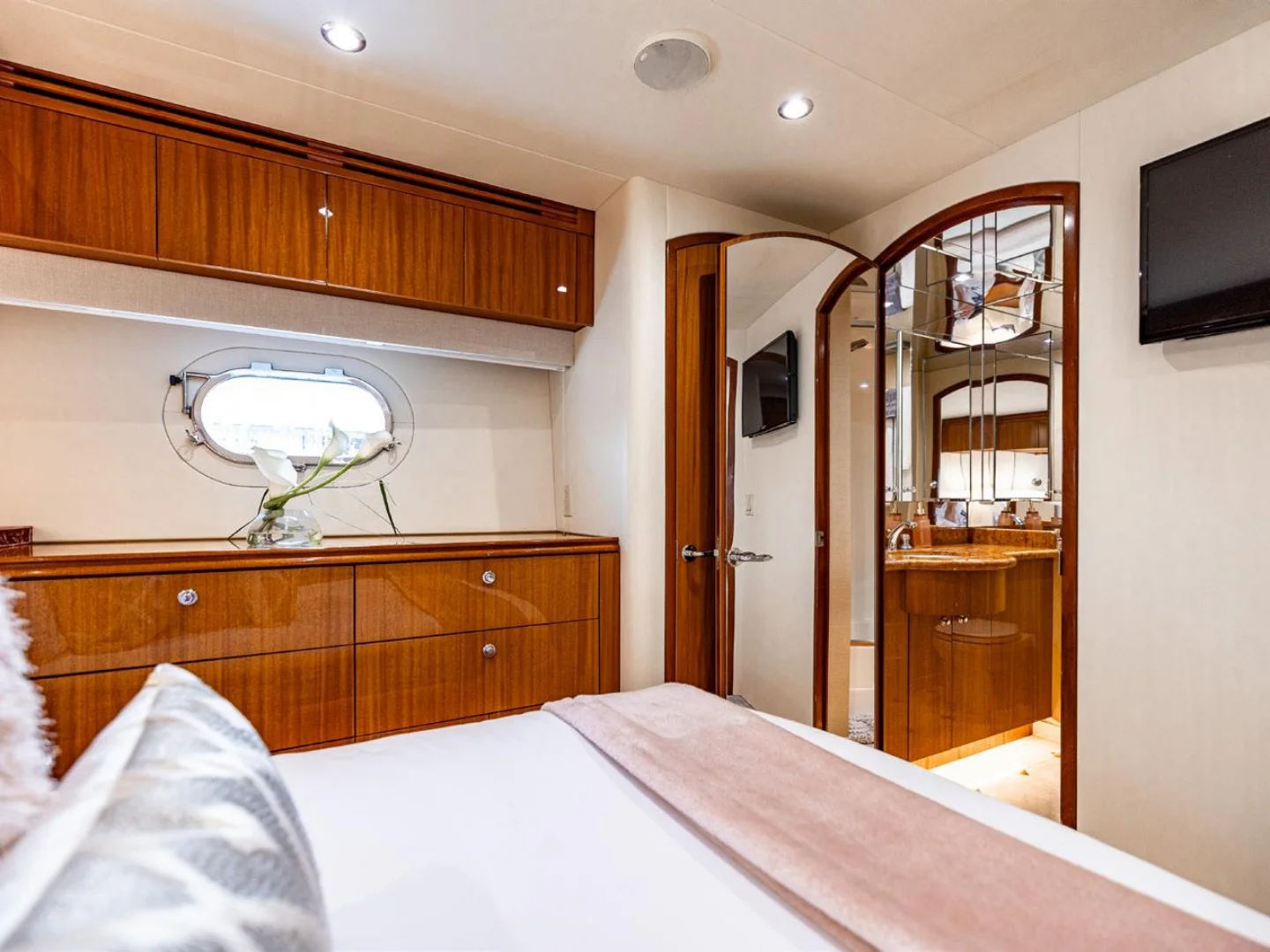 INDY | Hatteras 85 - Photo 26