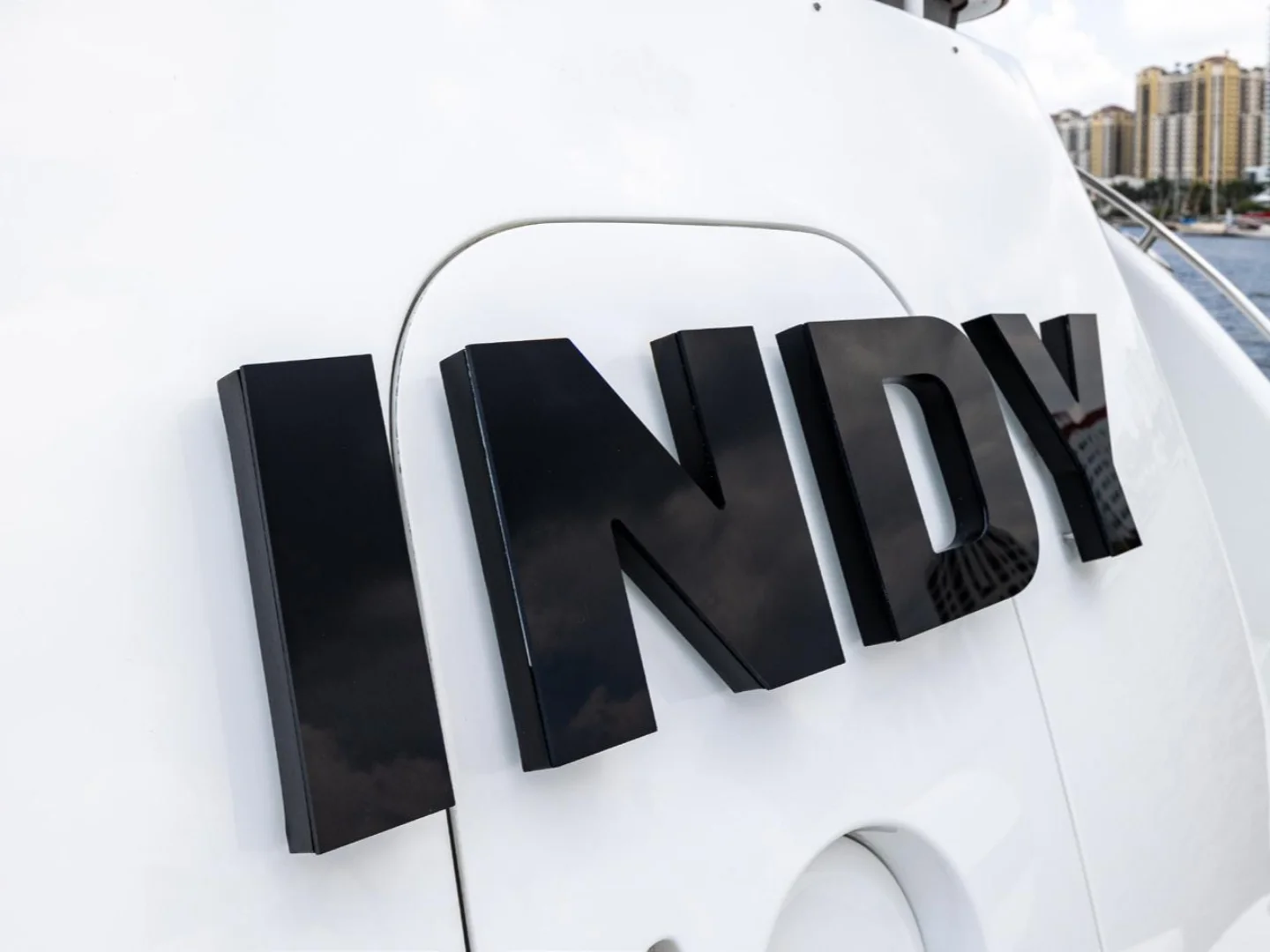 INDY | Hatteras 85 - Photo 4