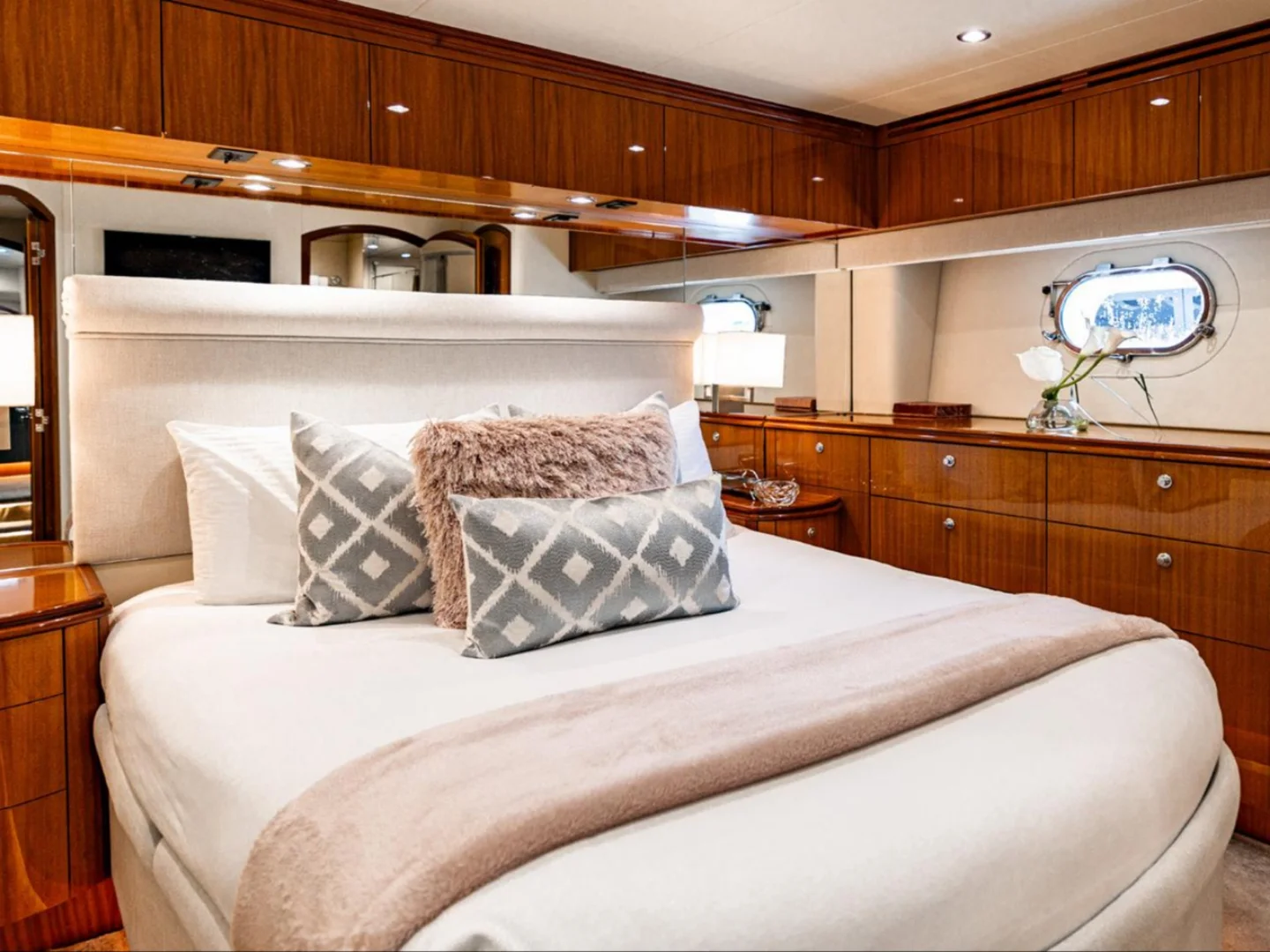 INDY | Hatteras 85 - Photo 25