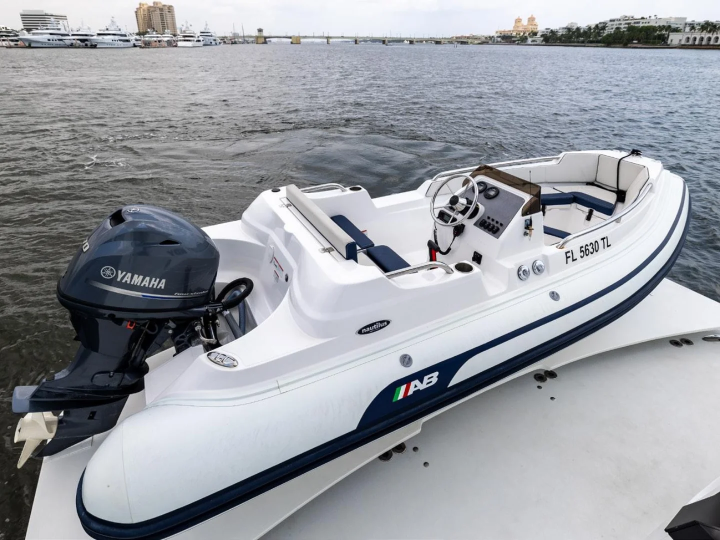 INDY | Hatteras 85 - Photo 6