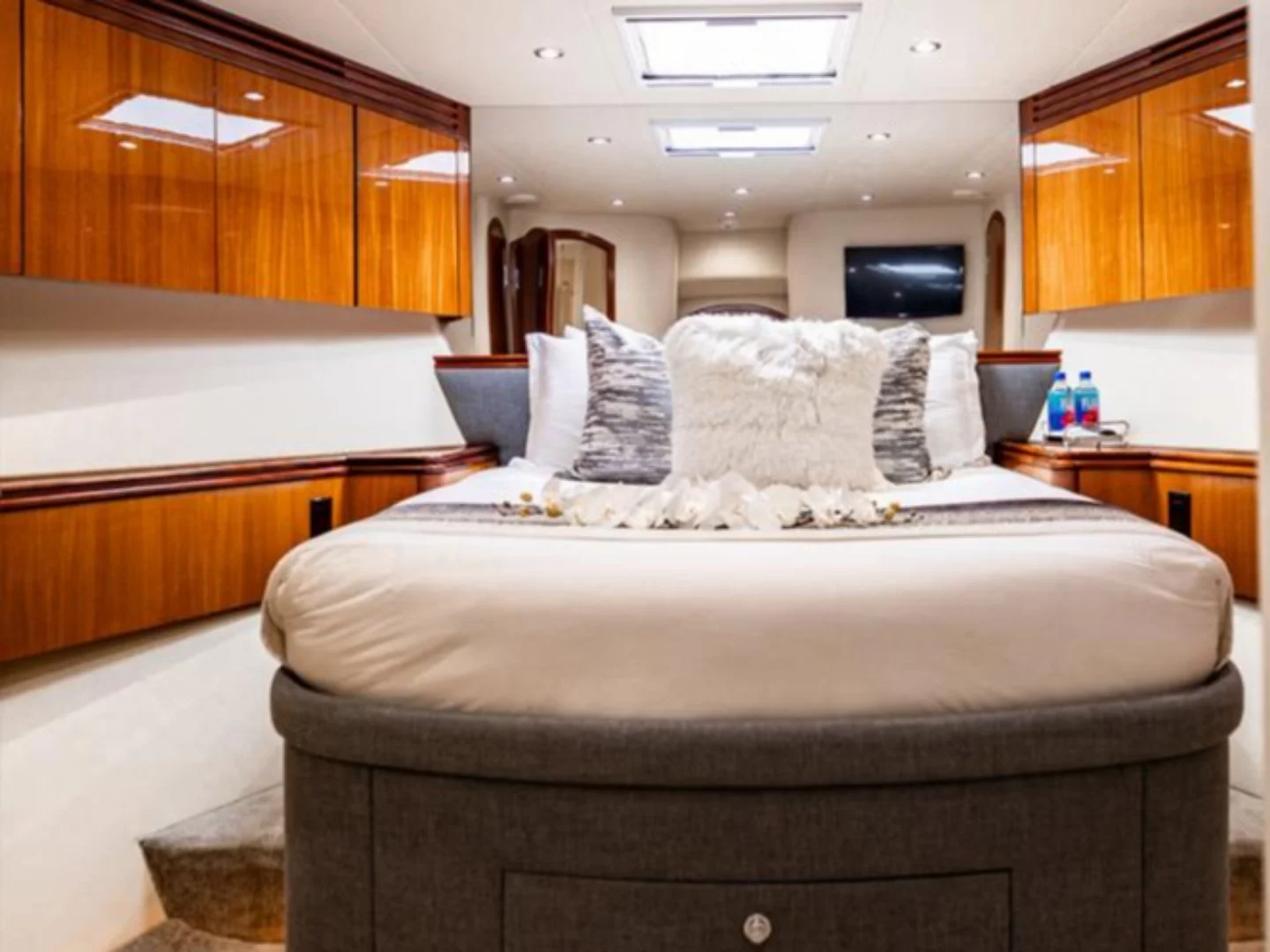 INDY | Hatteras 85 - Photo 30