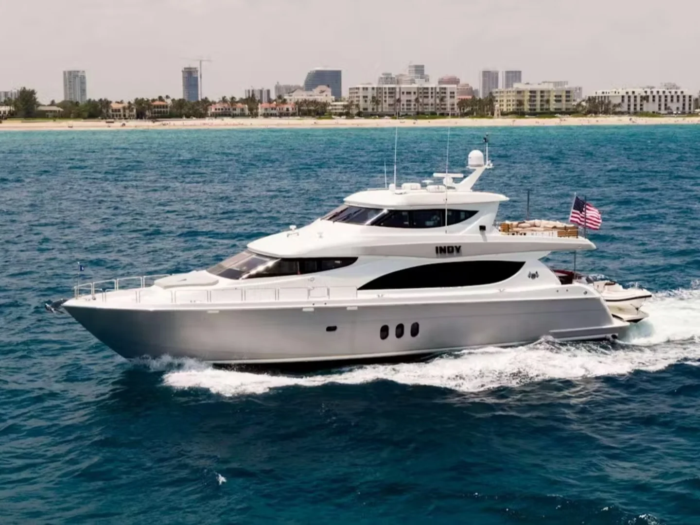 INDY | Hatteras 85