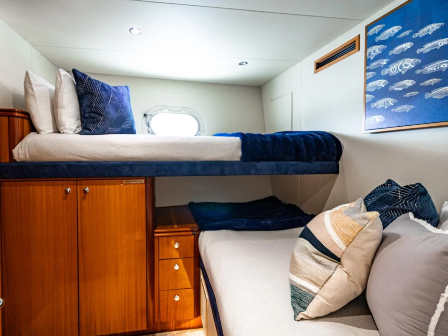 INDY | Hatteras 85 - Photo 28