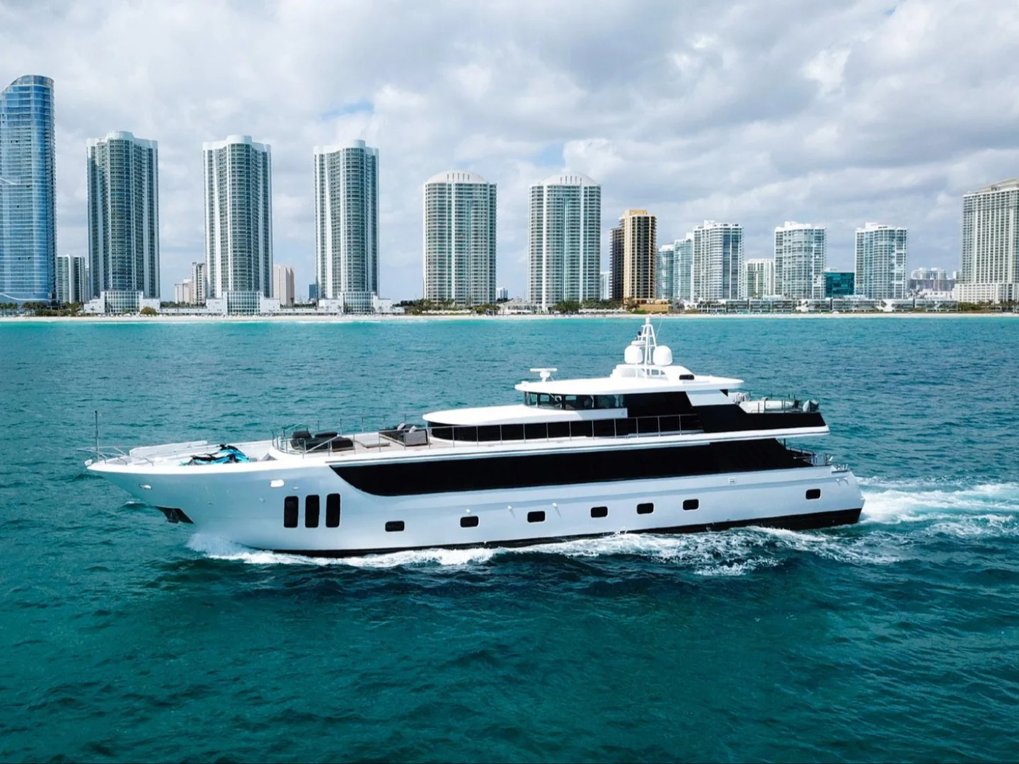 PRIVILEGE | Custom Line 112'