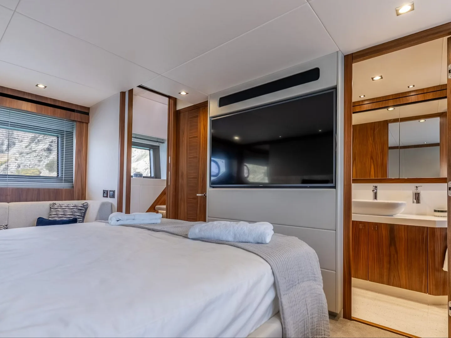 MY Lanonno | Sunseeker Manhattan 66 - Photo 23