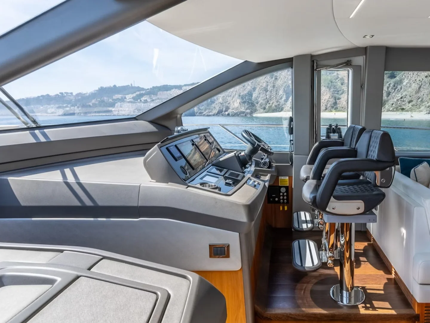 MY Lanonno | Sunseeker Manhattan 66 - Photo 17