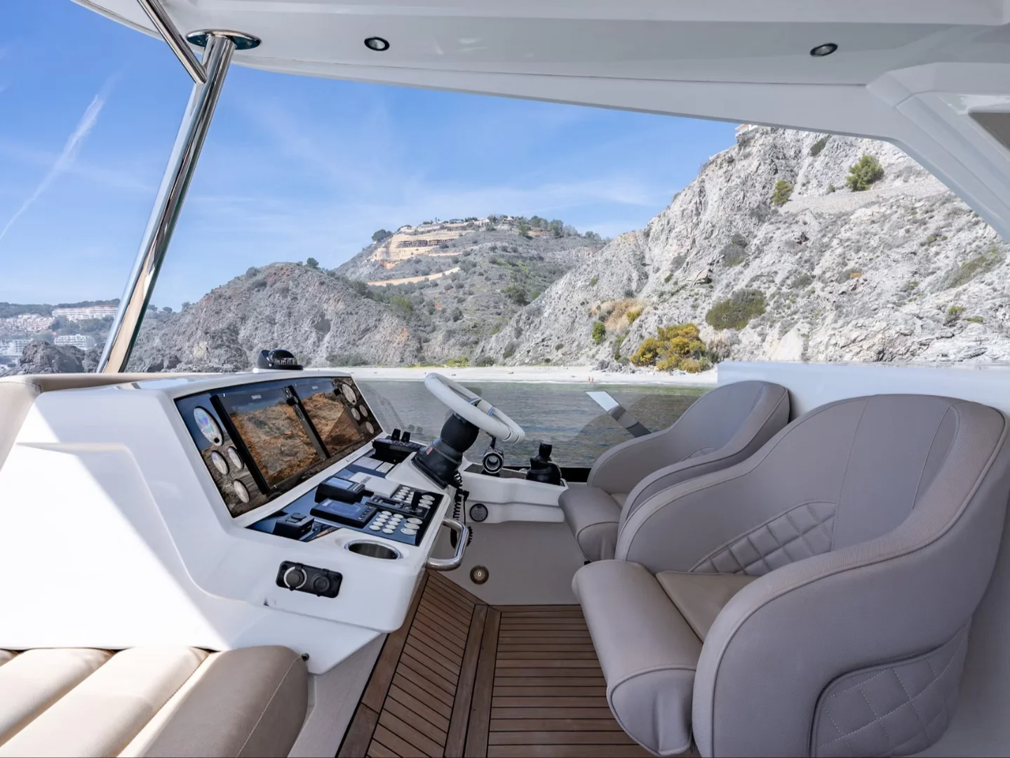 MY Lanonno | Sunseeker Manhattan 66 - Photo 10