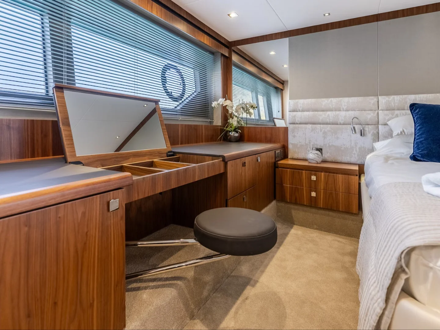 MY Lanonno | Sunseeker Manhattan 66 - Photo 24
