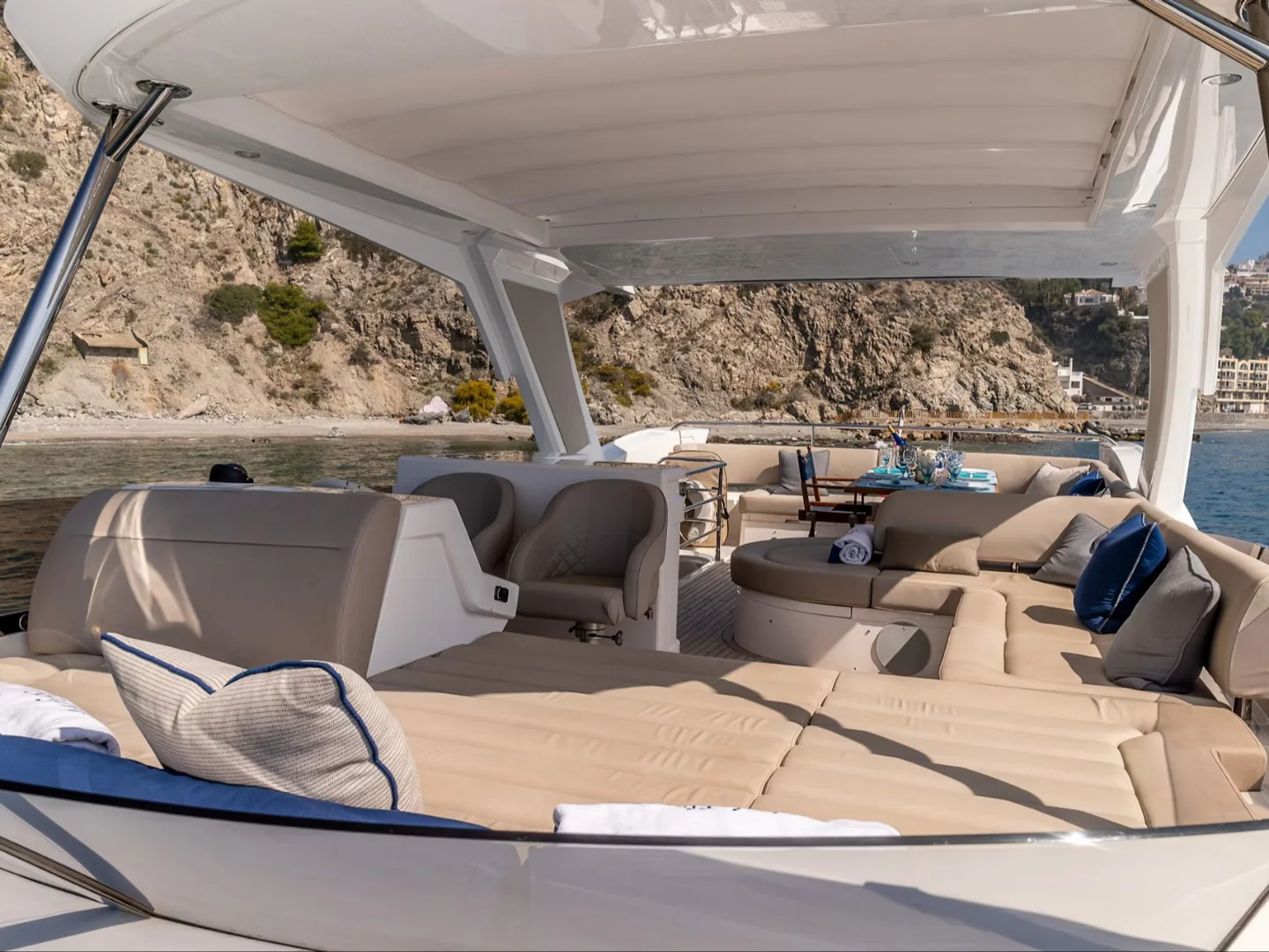 MY Lanonno | Sunseeker Manhattan 66 - Photo 12