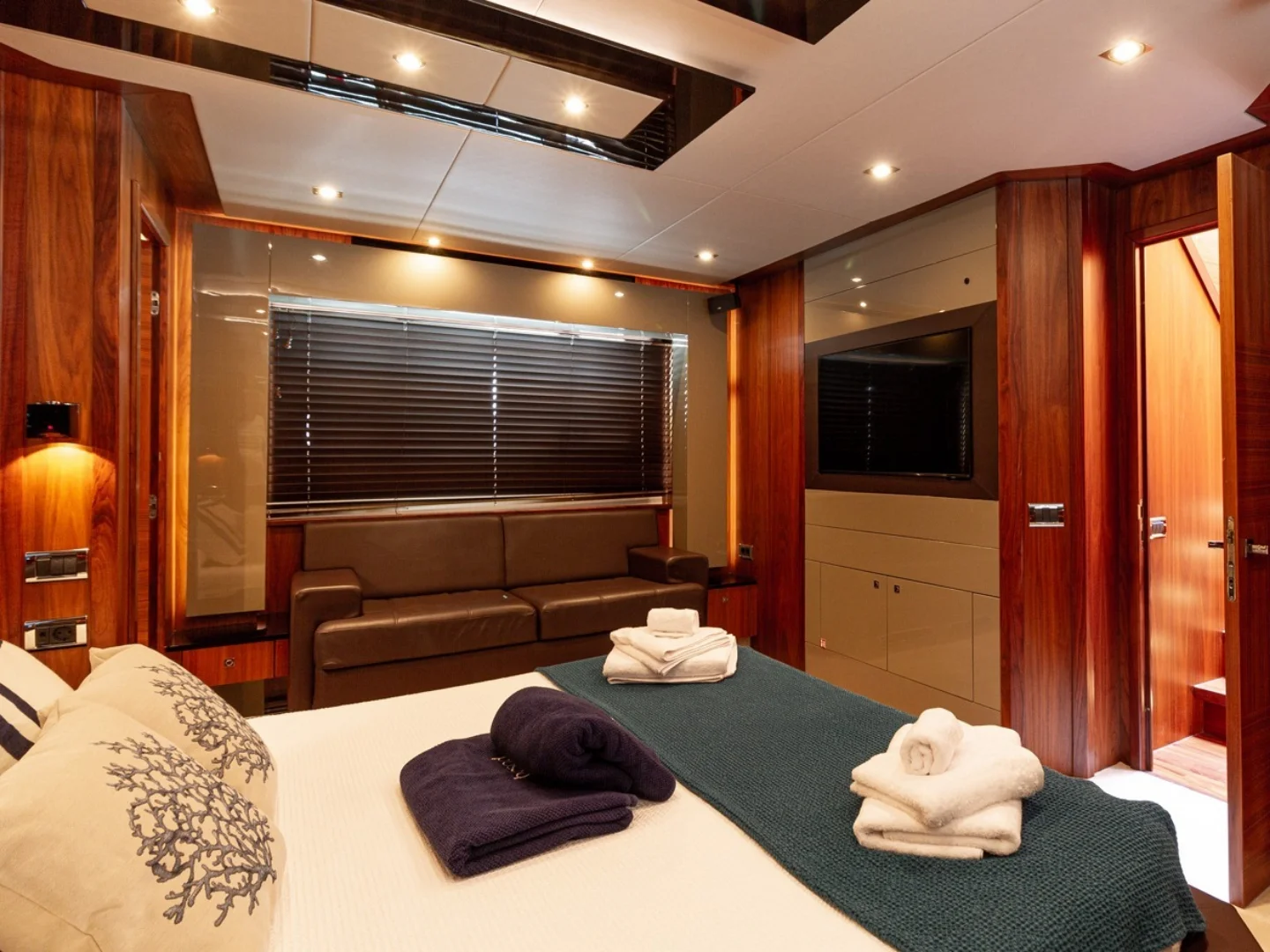 BASAD | Sunseeker Predator 84 - Photo 33