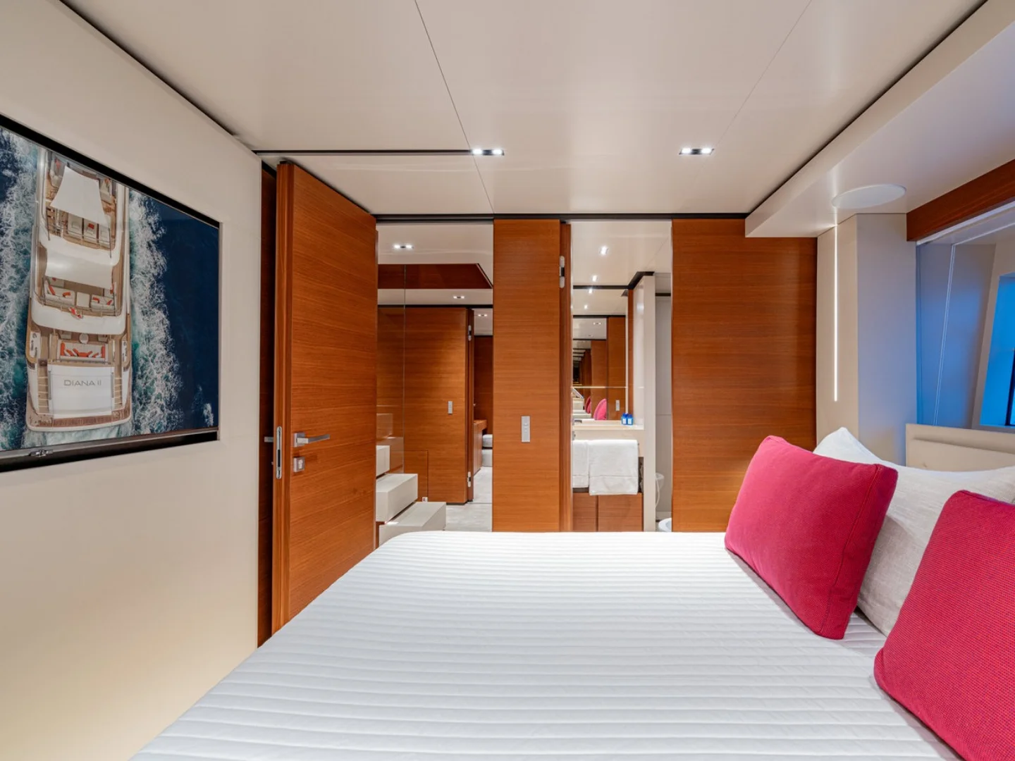 DIANA II | Custom Line Navetta 33 - Photo 26