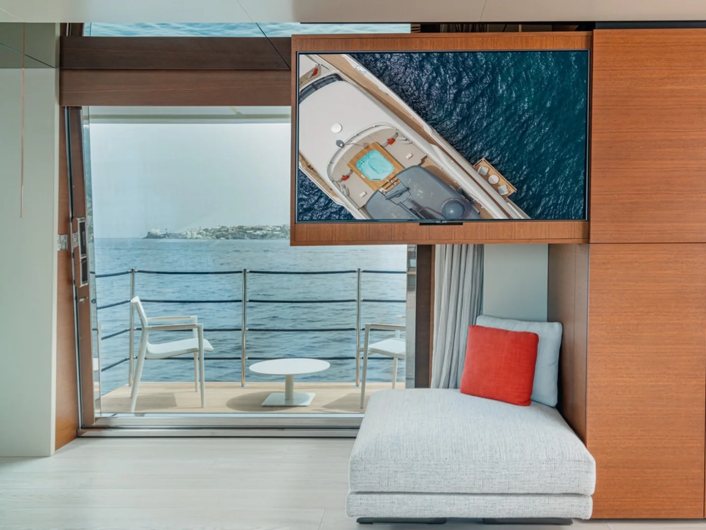 DIANA II | Custom Line Navetta 33 - Photo 20